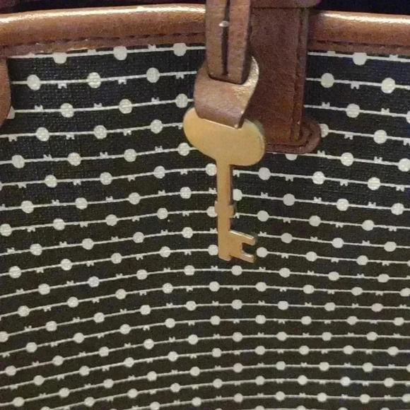 Fossil Rachel largeTote black/white‎ brown trim magnetic closure - Picture 2 of 8